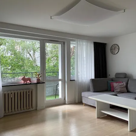 Zielono Za Oknem Z Duzym Balkonem Apartment